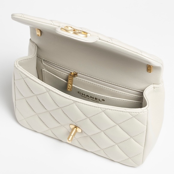 CHANEL Mini Flap Bag - Picture 3 of 7